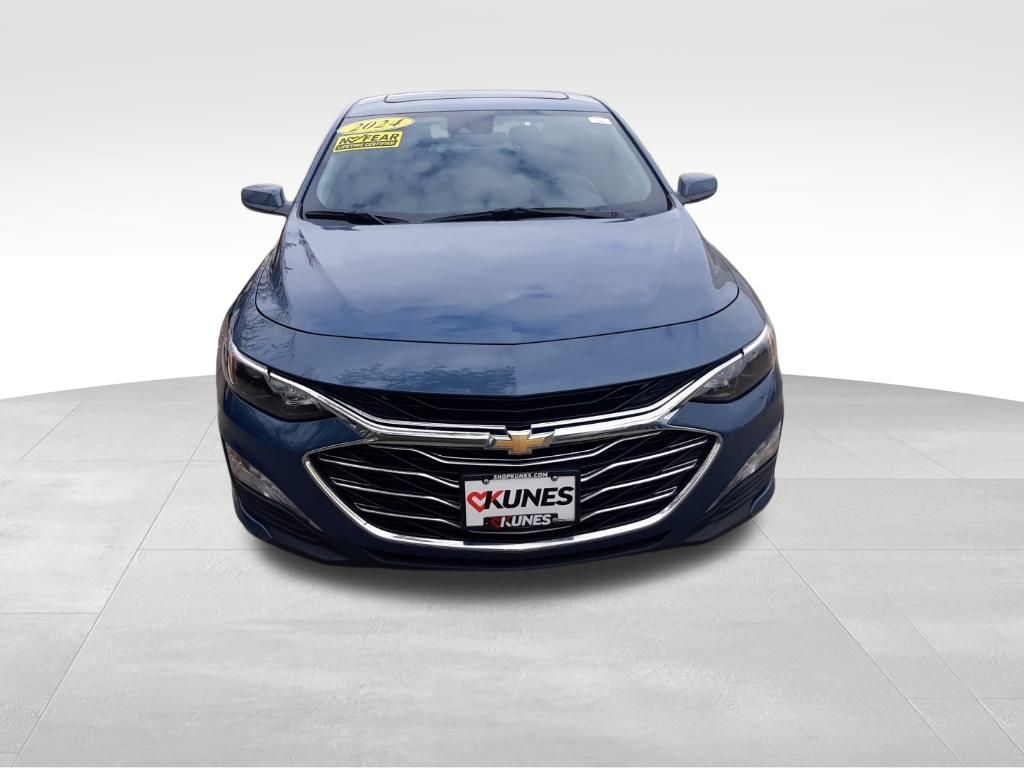 2024 Chevrolet Malibu 1LT photo 2