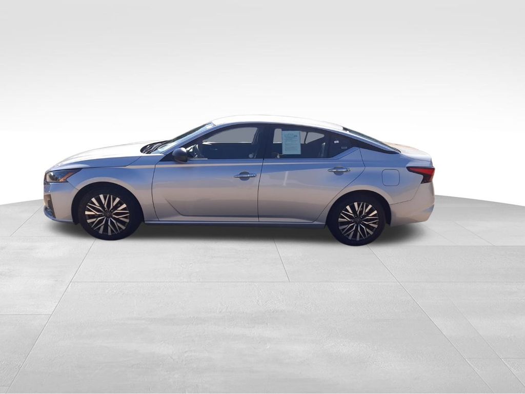 2024 Nissan Altima 2.5 SV photo 4