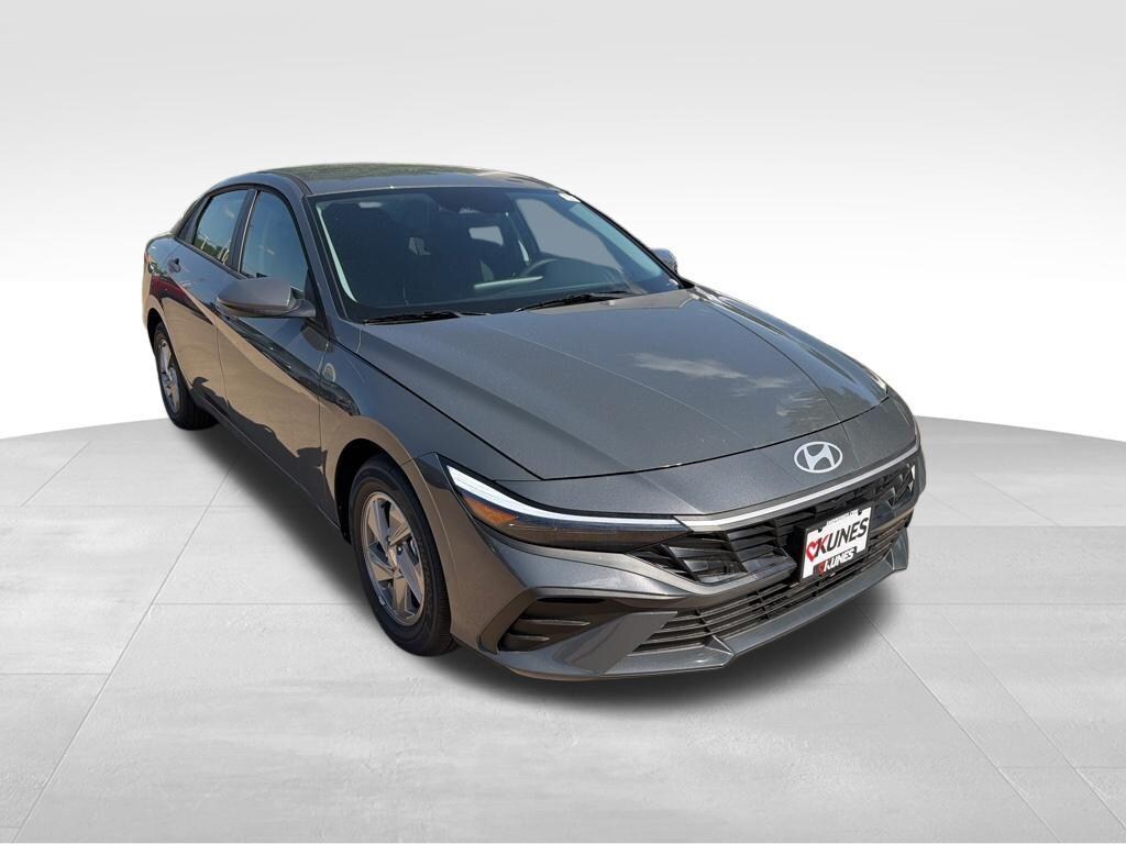 New 2026 Hyundai Elantra SE Sedan