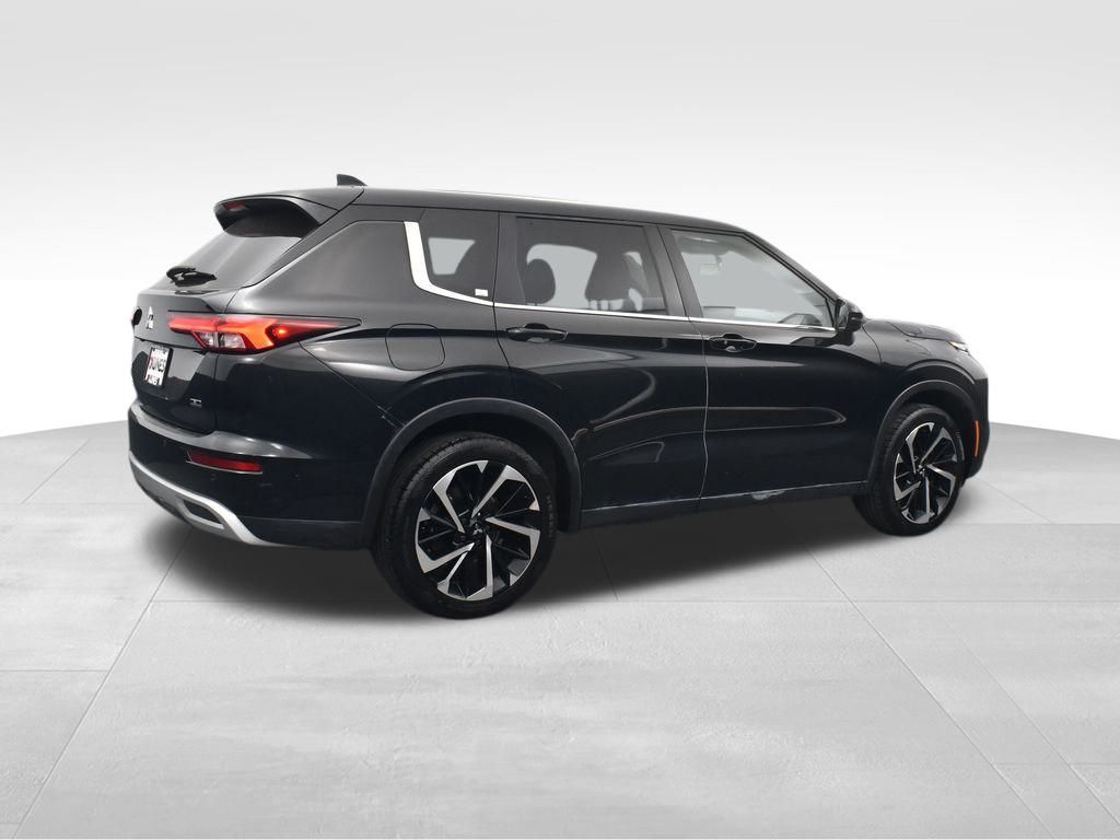 2023 Mitsubishi Outlander SE photo 2