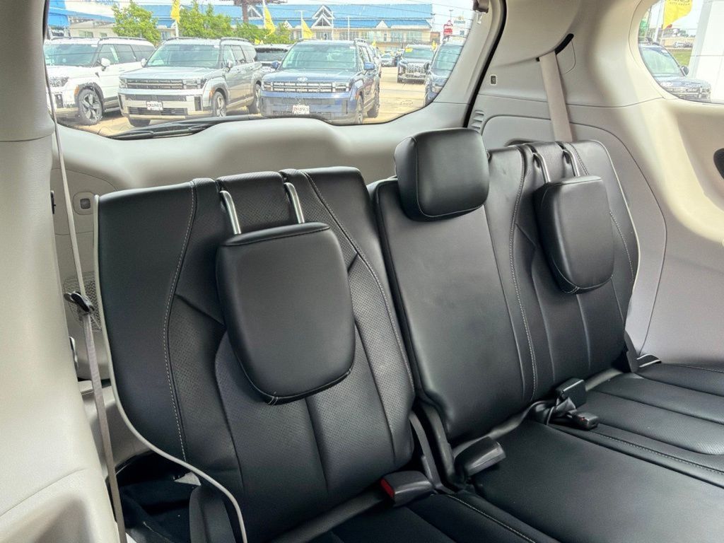 2024 Chrysler Pacifica Limited - Photo 15
