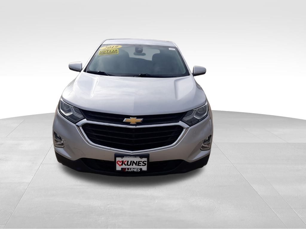 2019 Chevrolet Equinox LT photo 2