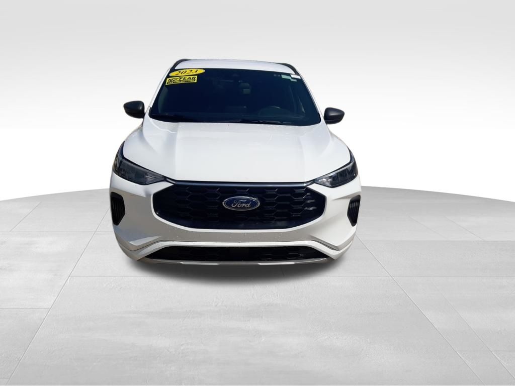 2023 Ford Escape ST-Line photo 2