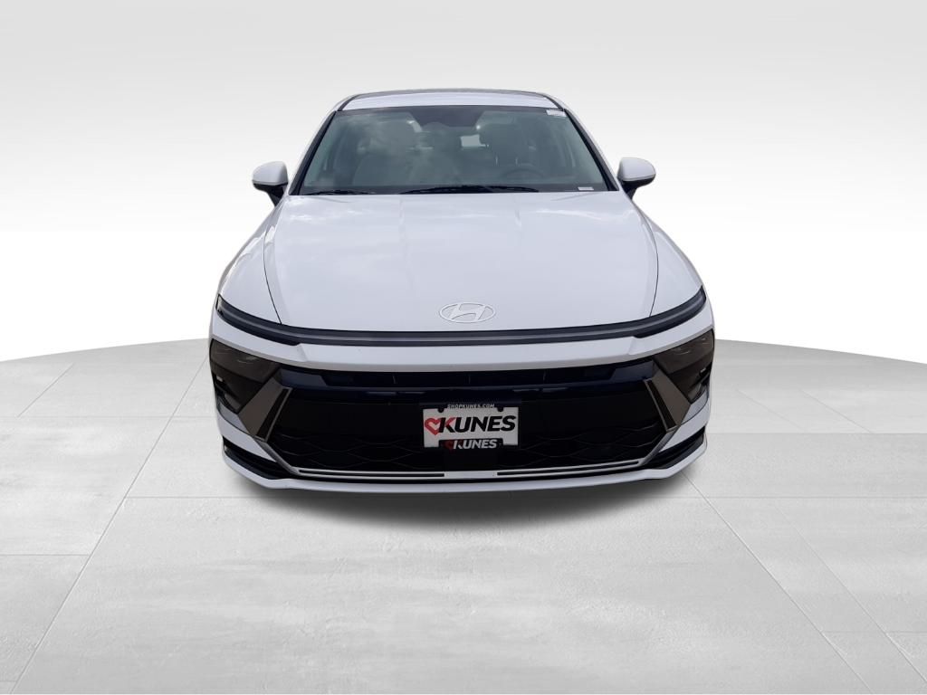 2025 Hyundai Sonata SEL photo 2