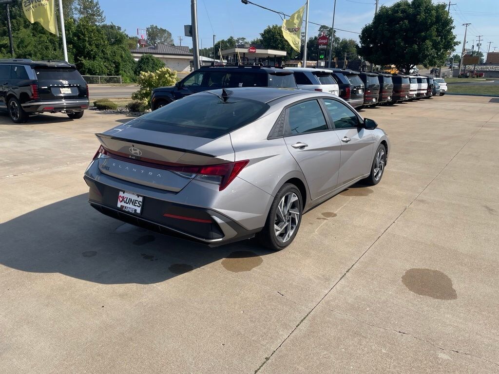 Used 2025 Hyundai Elantra SEL Sport Sedan