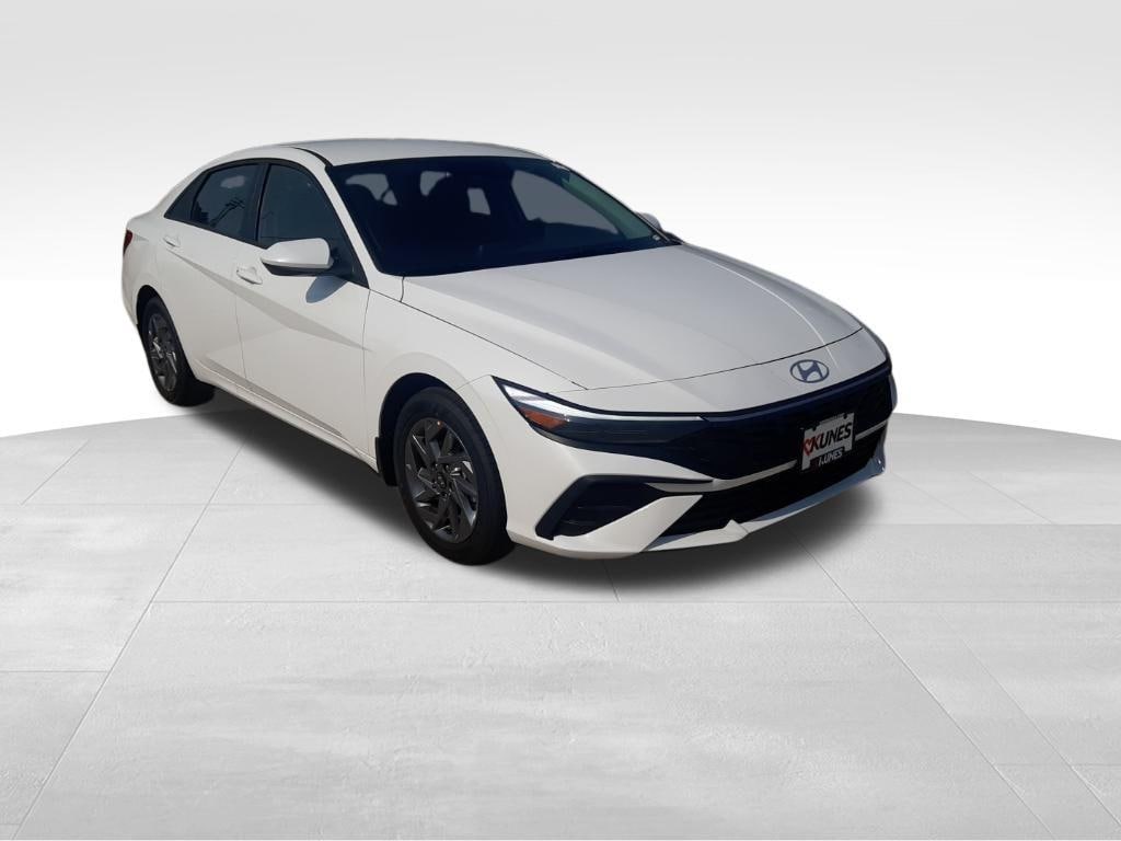 2025 Hyundai Elantra Blue's photo