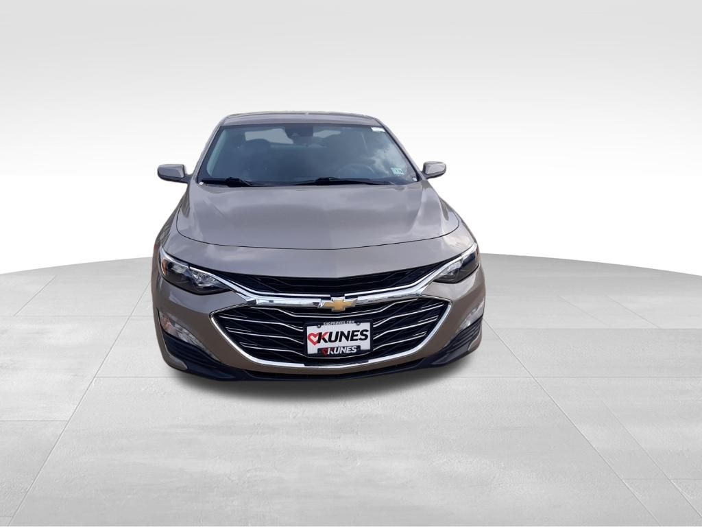 2024 Chevrolet Malibu 1LT photo 2