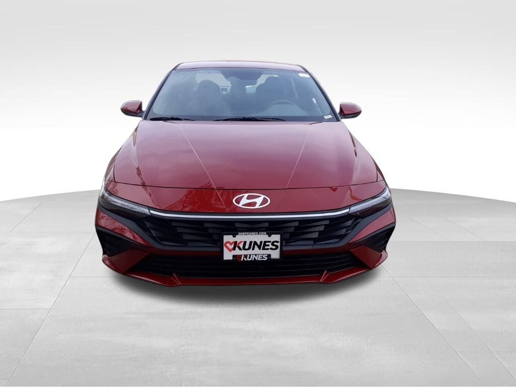 New 2025 Hyundai Elantra SE Sedan