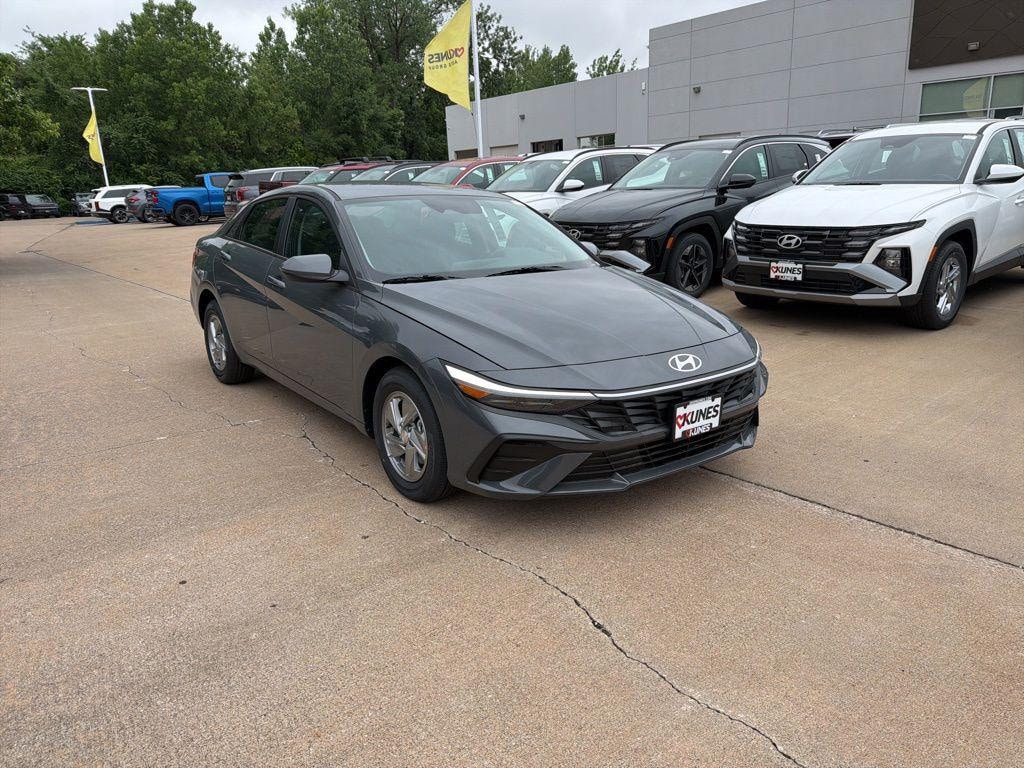 New 2026 Hyundai Elantra SE Sedan