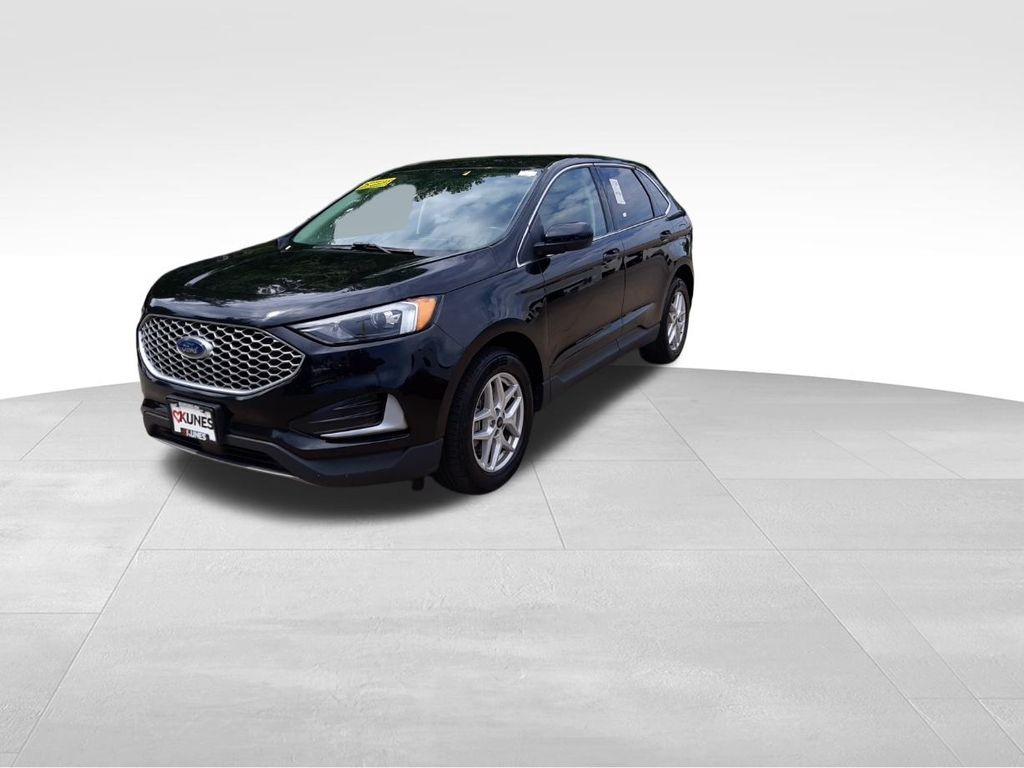 2023 Ford Edge SEL photo 2