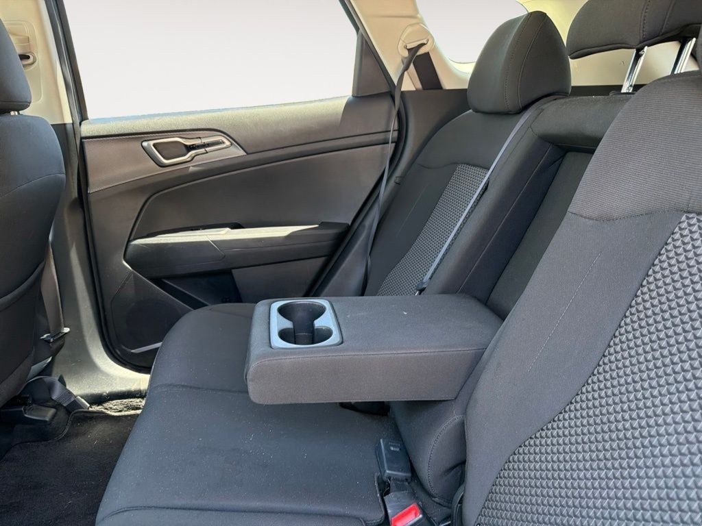 2024 Kia Sportage LX - Photo 14