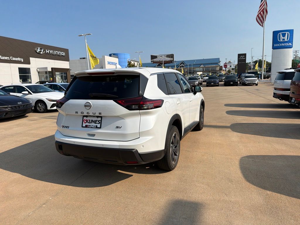 2024 Nissan Rogue SV - Photo 9