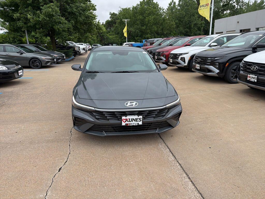 New 2026 Hyundai Elantra SE Sedan