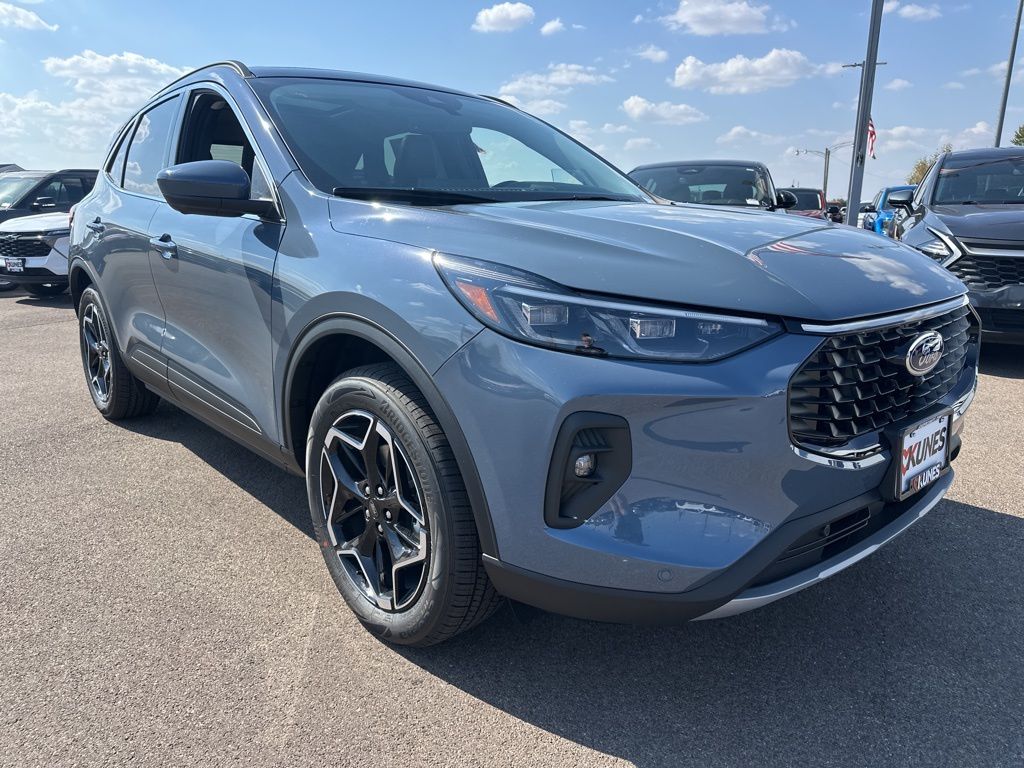 2026 Ford Escape Hybrid Platinum photo 2