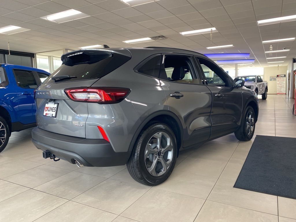 2025 Ford Escape Hybrid ST-Line Select photo 2