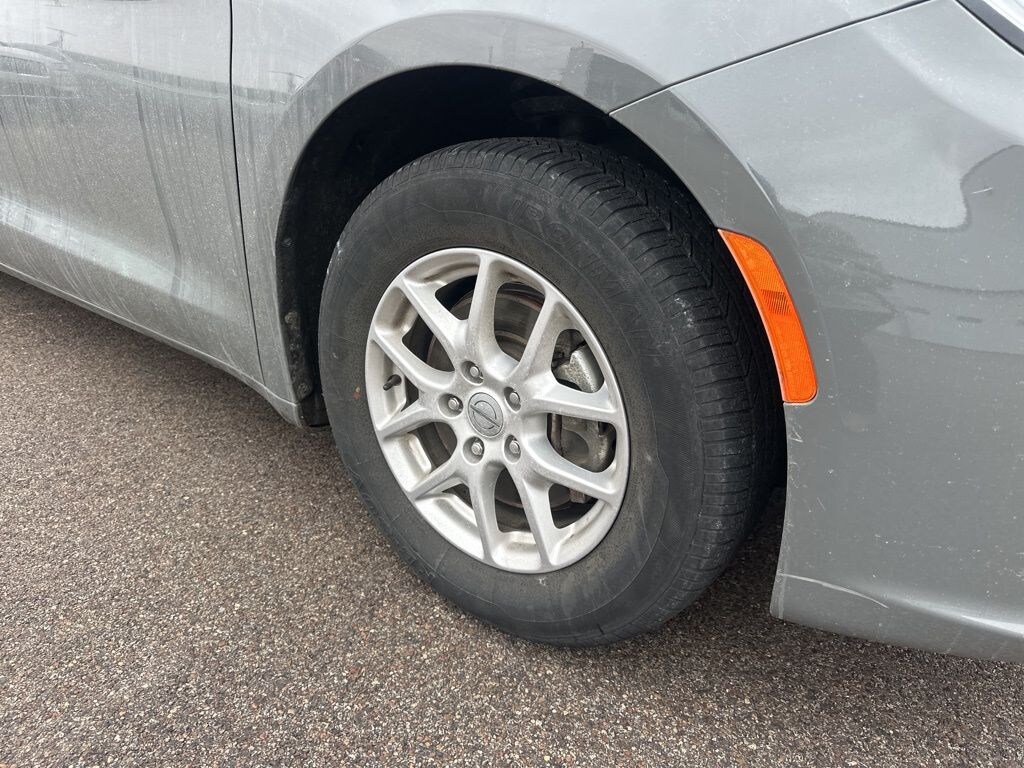 Certified 2023 Chrysler Pacifica Touring L Minivan/Van