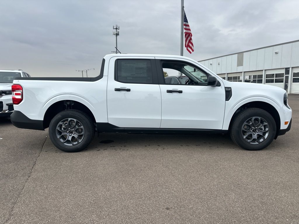 2025 Ford Maverick XLT photo 2