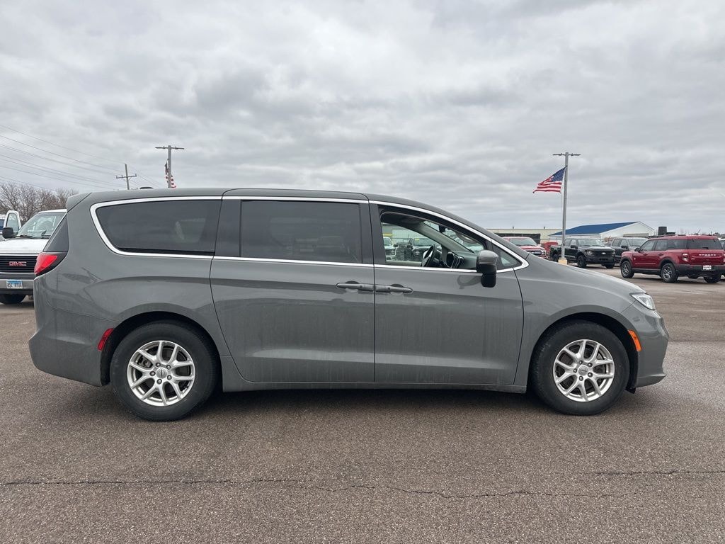 Certified 2023 Chrysler Pacifica Touring L Minivan/Van