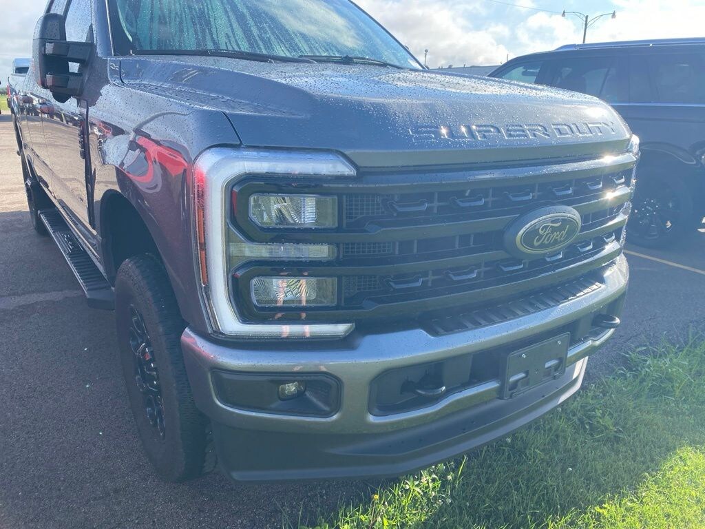Used 2024 Ford F-250SD Lariat Truck