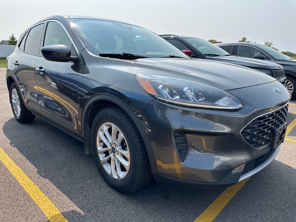 Used 2020 Ford Escape SE with VIN 1FMCU0G68LUB04501 for sale in Sterling, IL