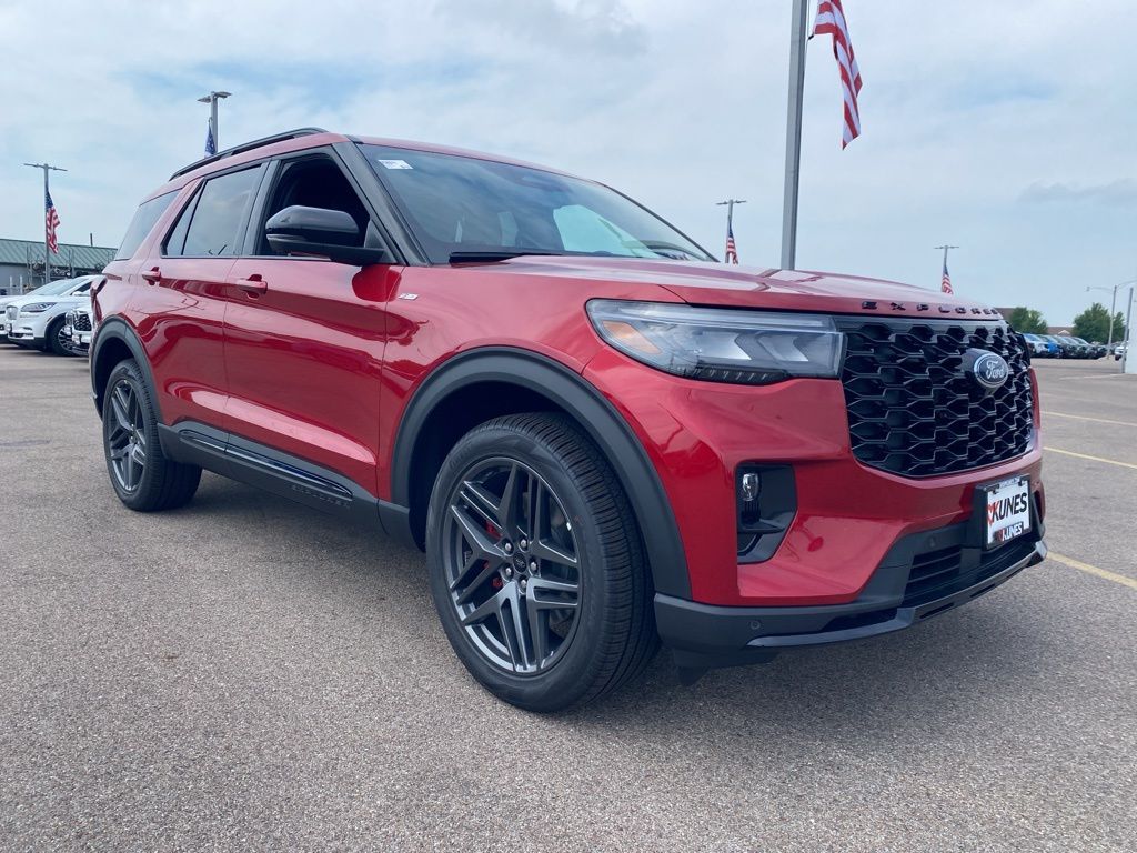 2025 Ford Explorer ST-Line photo 2