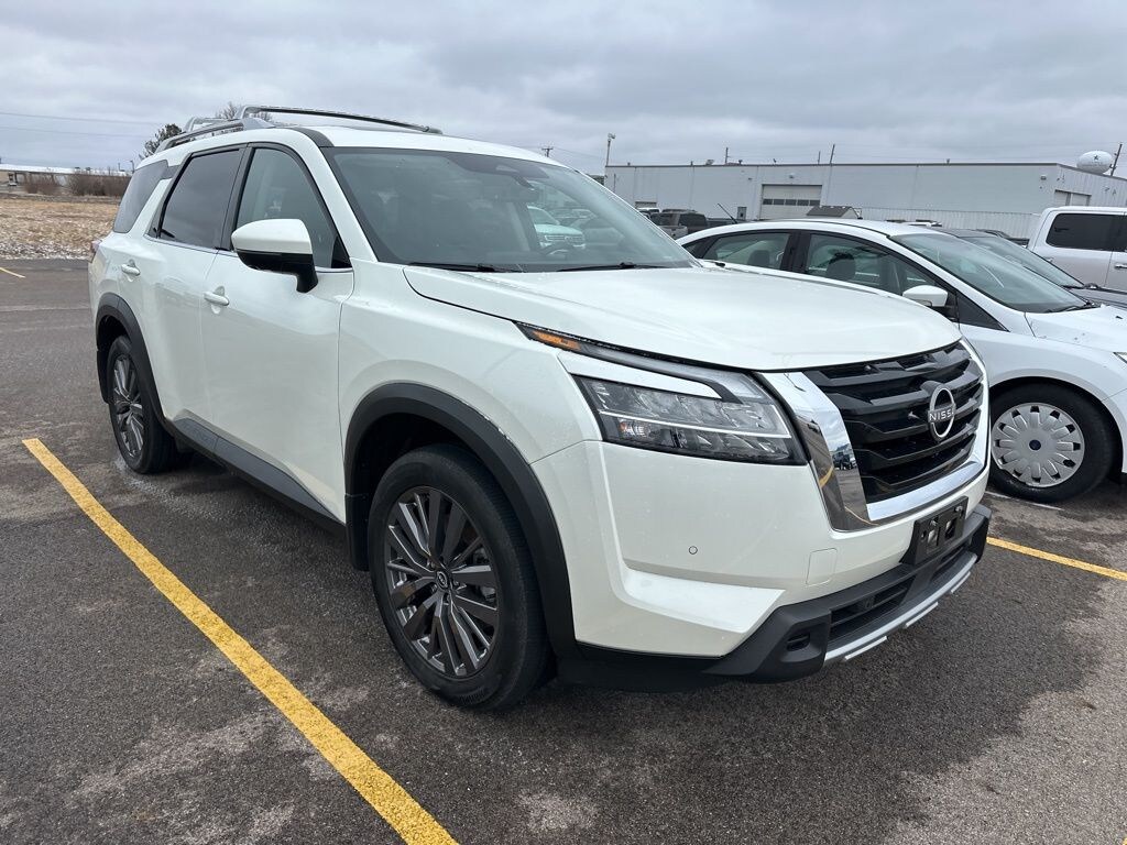 Used 2024 Nissan Pathfinder SL SUV