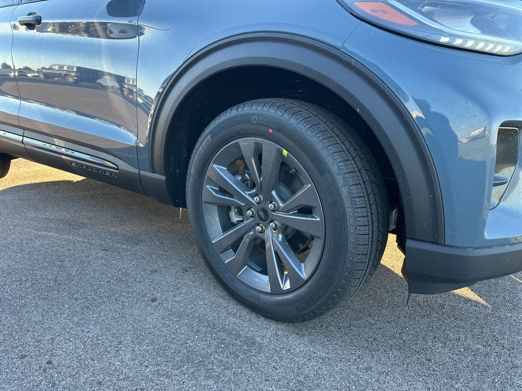 2026 Ford Explorer photo 3