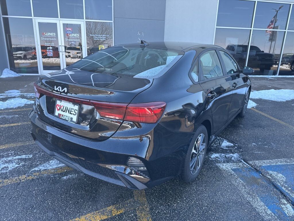Used 2023 Kia Forte LXS Sedan