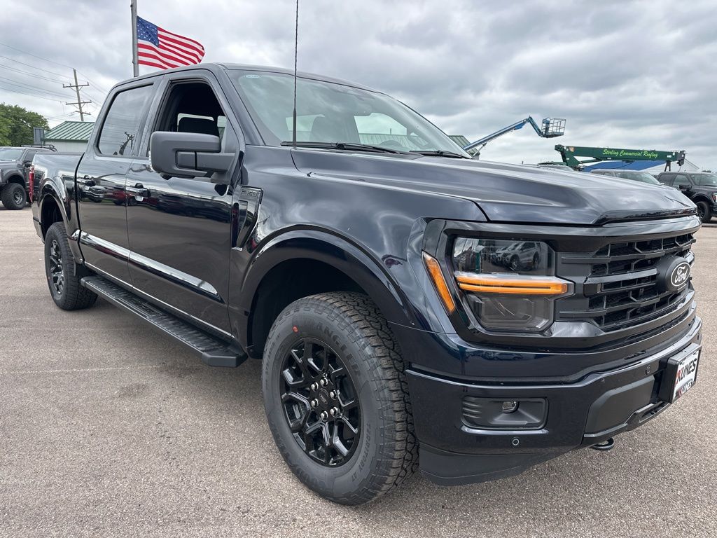 2025 Ford F-150 XLT photo 2