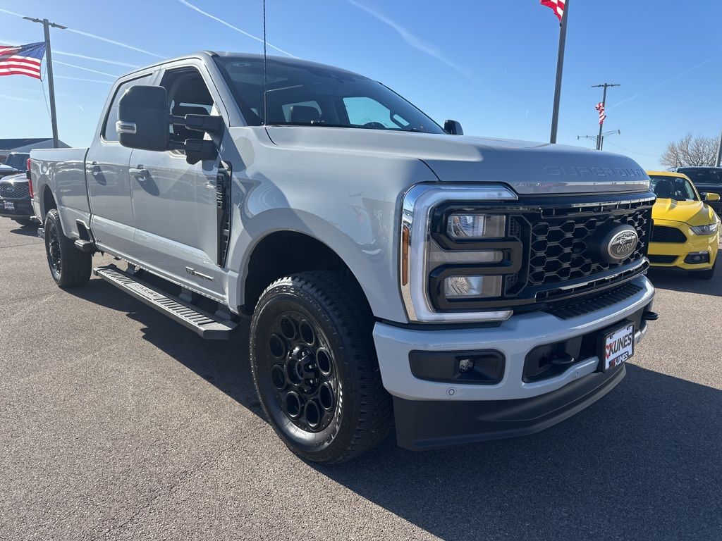 2026 Ford F-350 Lariat photo 2
