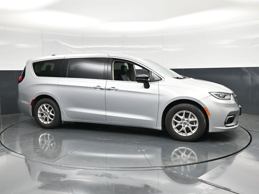 Certified 2024 Chrysler Pacifica Touring L Minivan/Van