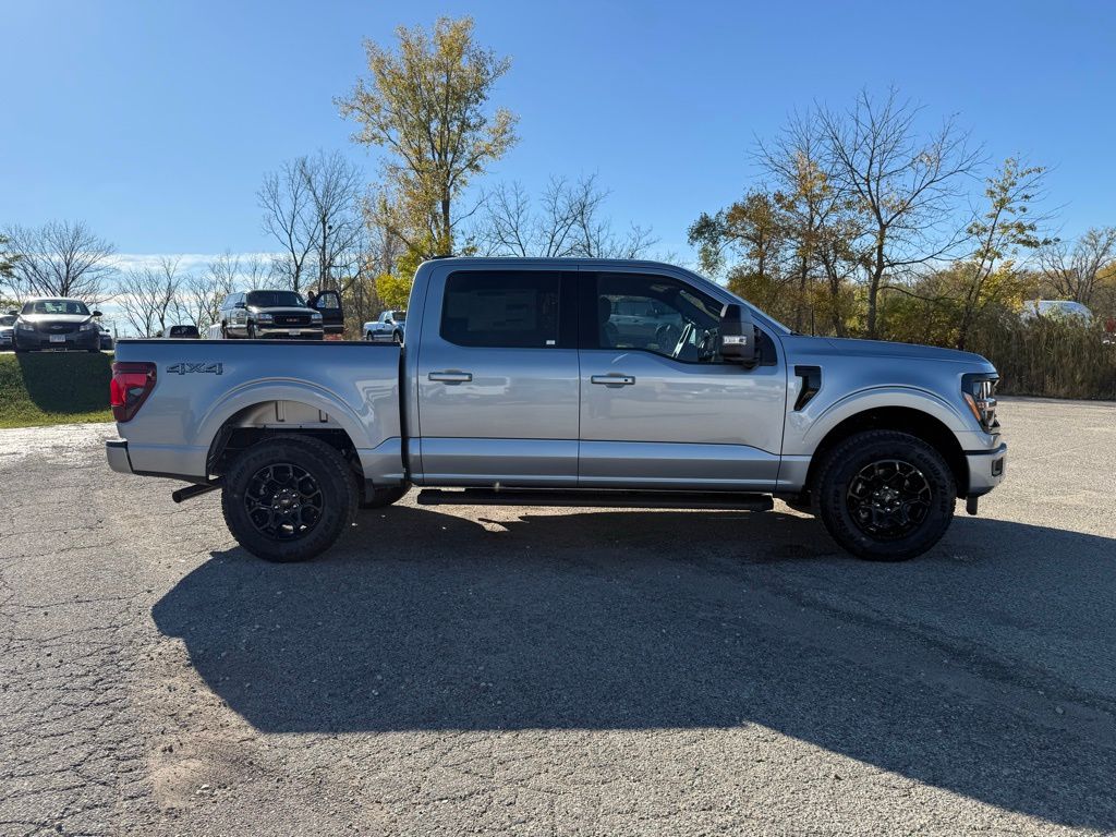 2025 Ford F-150 XLT photo 2