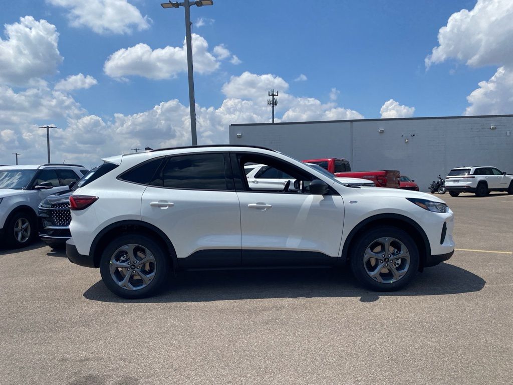 2025 Ford Escape ST-Line photo 3