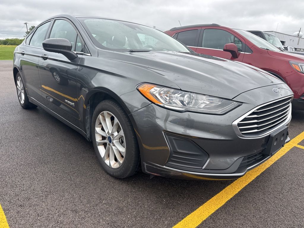 Used 2019 Ford Fusion Hybrid SE with VIN 3FA6P0LU1KR125554 for sale in Sterling, IL