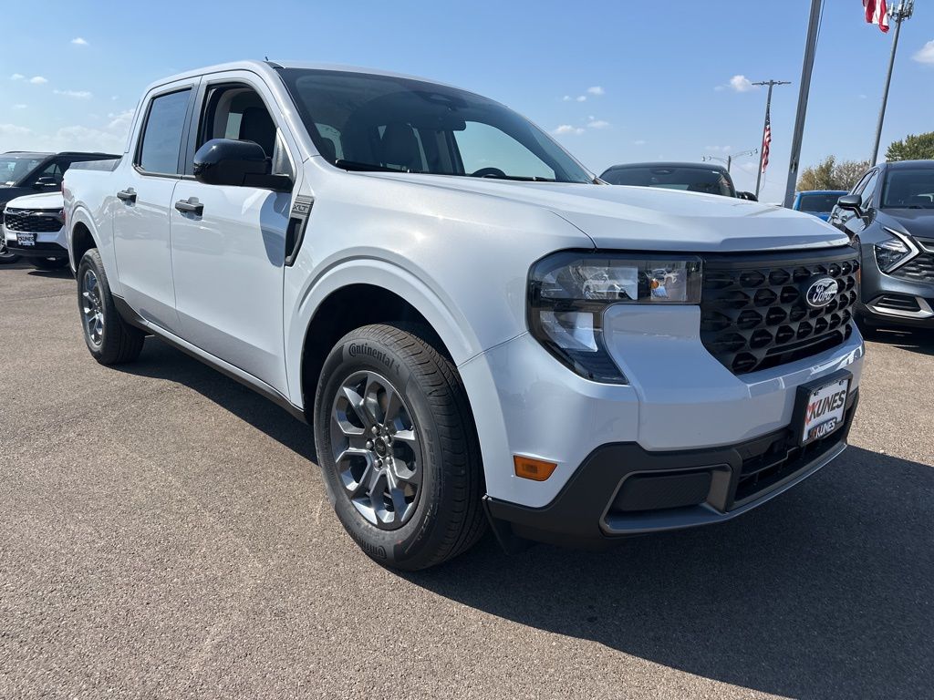 2025 Ford Maverick XLT photo 2
