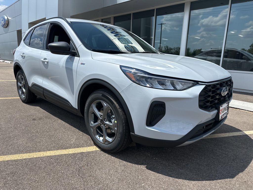 2025 Ford Escape Hybrid ST-Line photo 2
