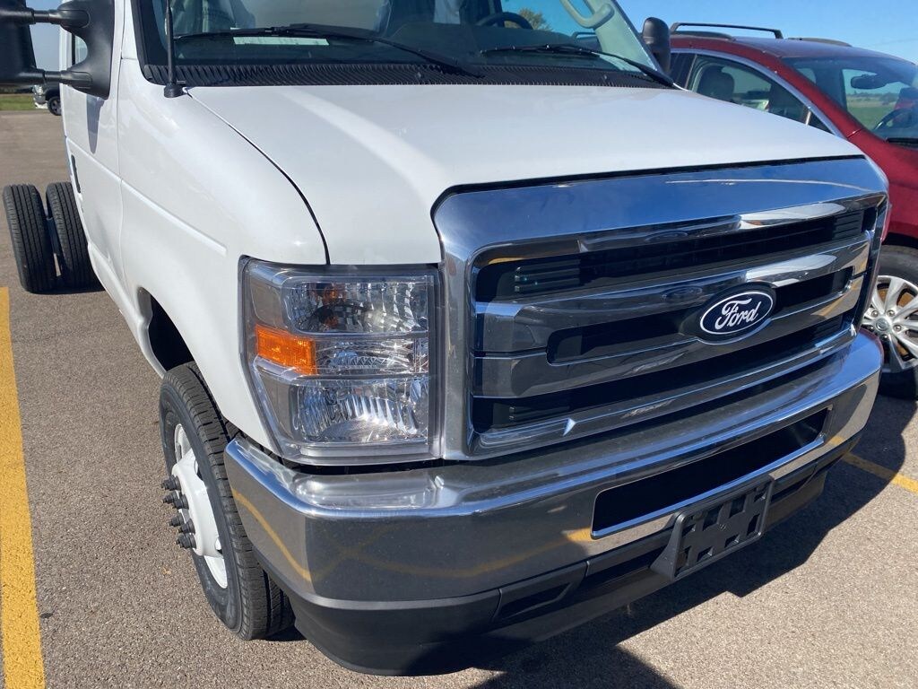 New 2026 Ford E-450 Cutaway Base DRW Truck