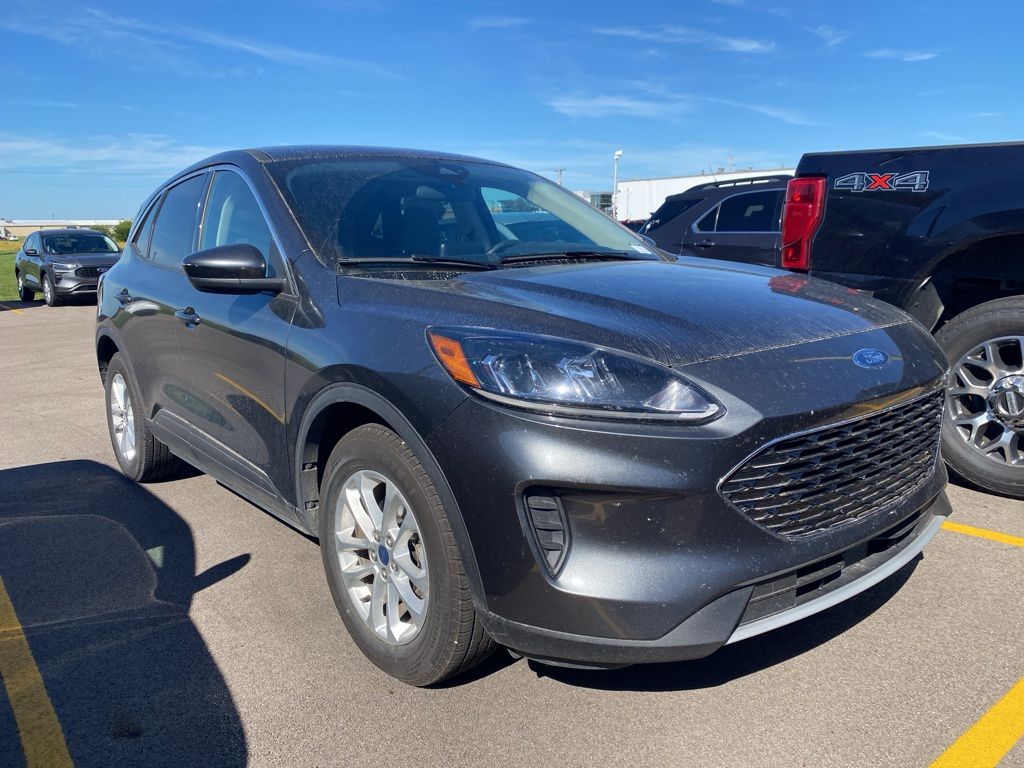 Used 2020 Ford Escape SE with VIN 1FMCU0G61LUA52449 for sale in Sterling, IL