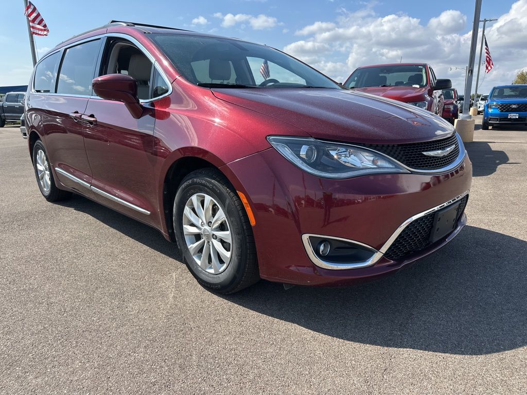 Used 2017 Chrysler Pacifica Touring-L with VIN 2C4RC1BG5HR759193 for sale in Sterling, IL
