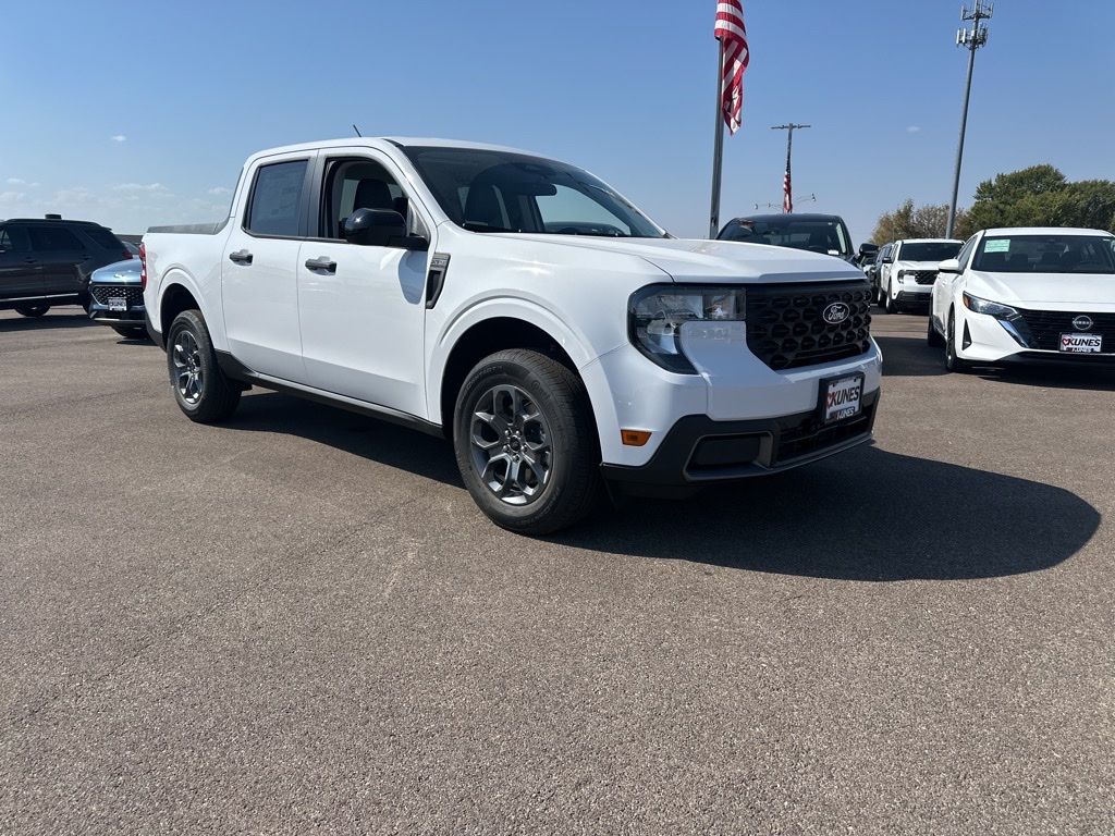 2025 Ford Maverick XLT photo 2