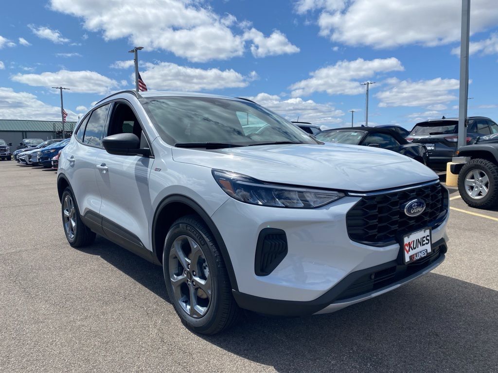 2025 Ford Escape ST-Line photo 2