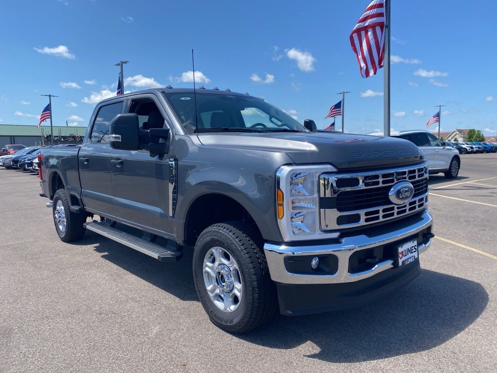 2025 Ford F-250 XLT photo 2