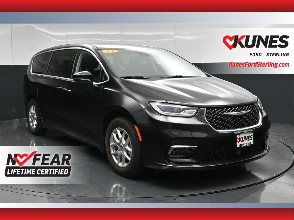 Certified 2023 Chrysler Pacifica Touring L Minivan/Van