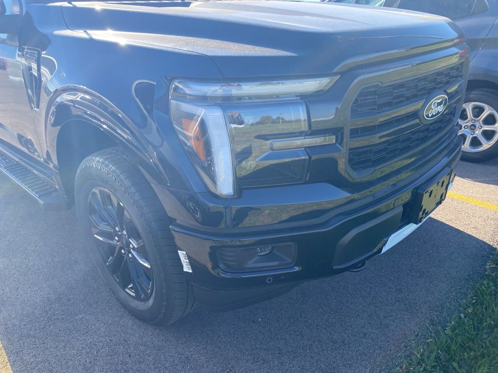 2025 Ford F-150 Lariat photo 2