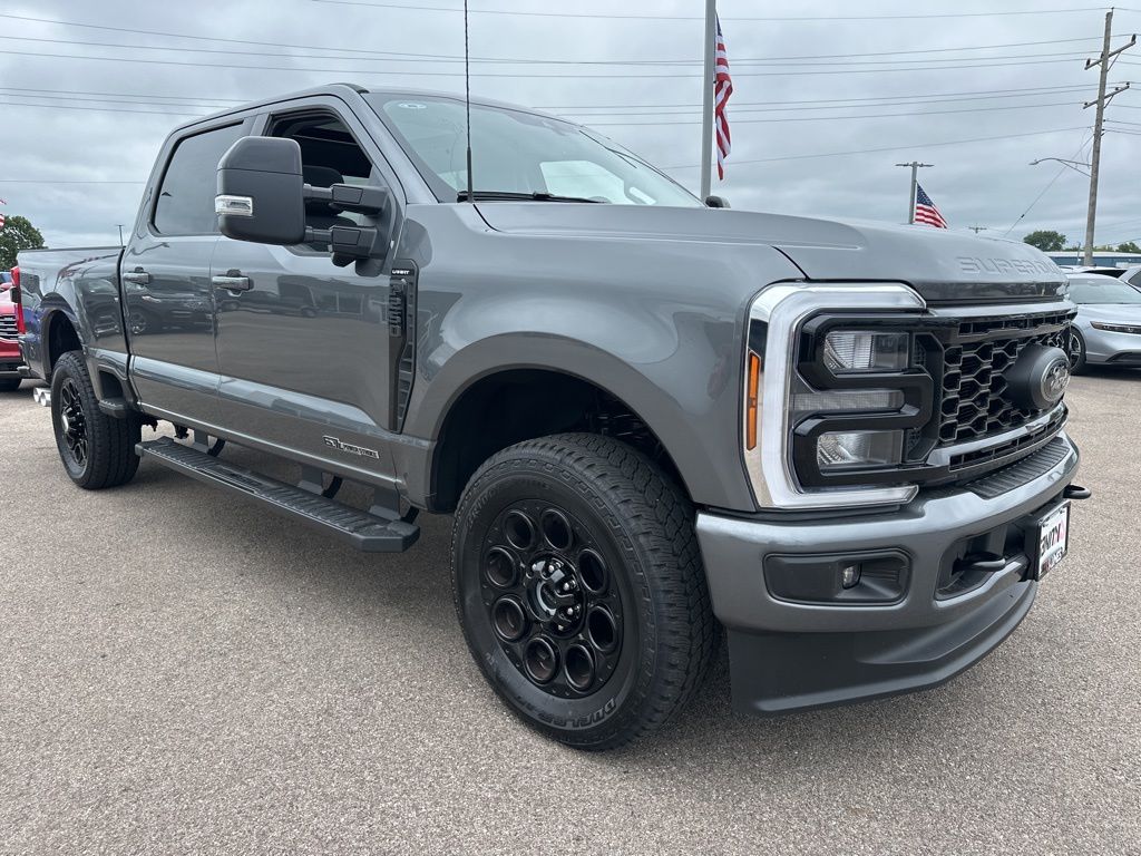 2025 Ford F-250 Lariat photo 2