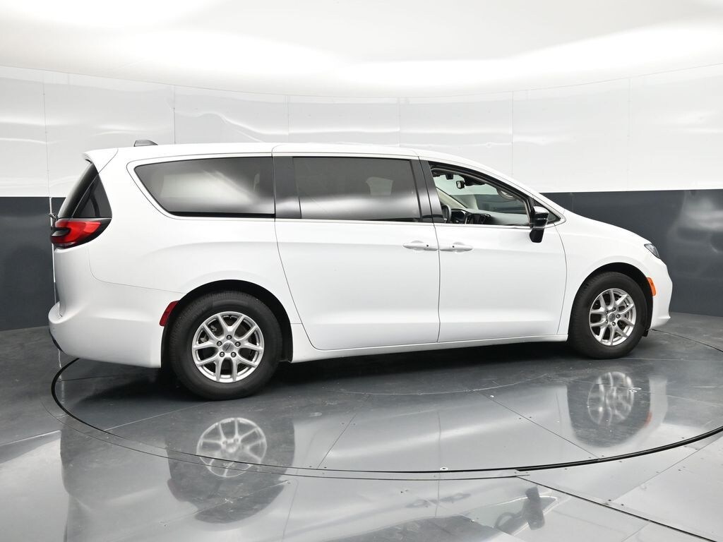 Certified 2024 Chrysler Pacifica Touring L Minivan/Van