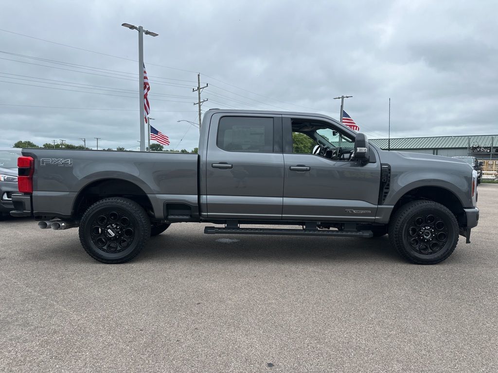 2025 Ford F-250 Lariat photo 3