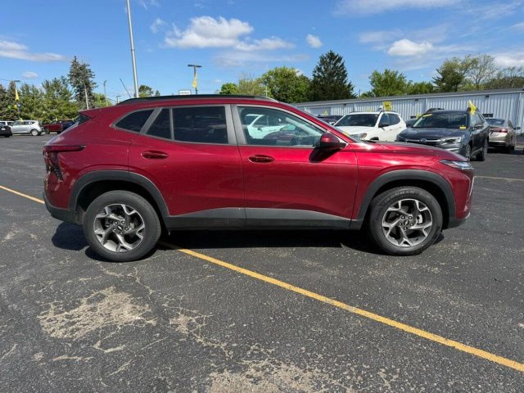 Certified 2025 Chevrolet Trax LT SUV