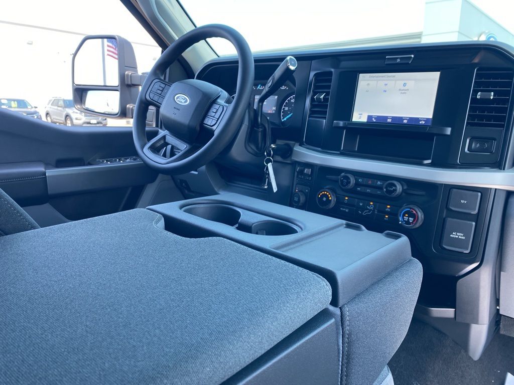 2025 Ford F-250 XLT photo 4