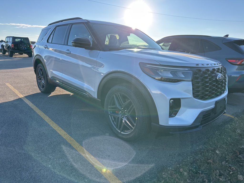 2026 Ford Explorer ST-Line photo 2